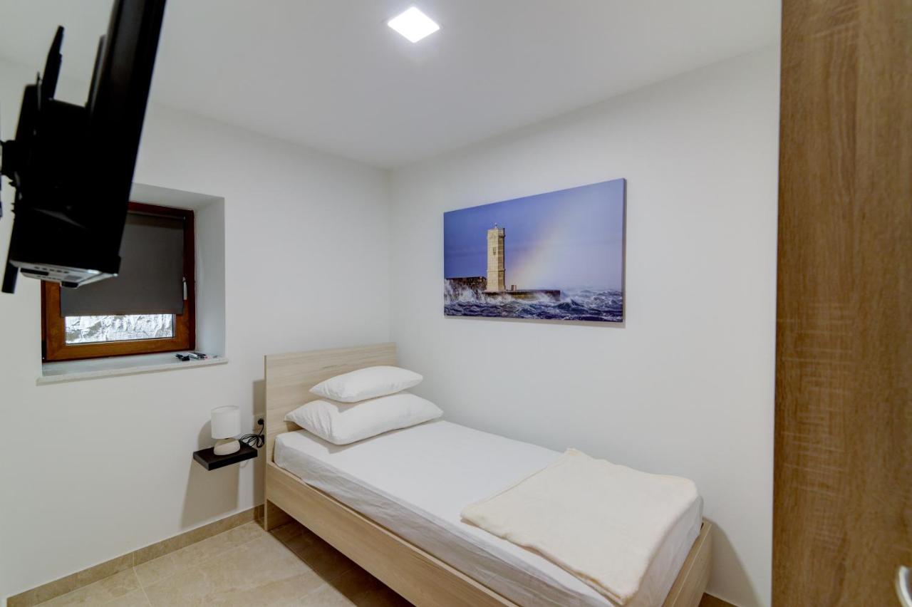 Rote Zora Apartment Senj  Exterior photo